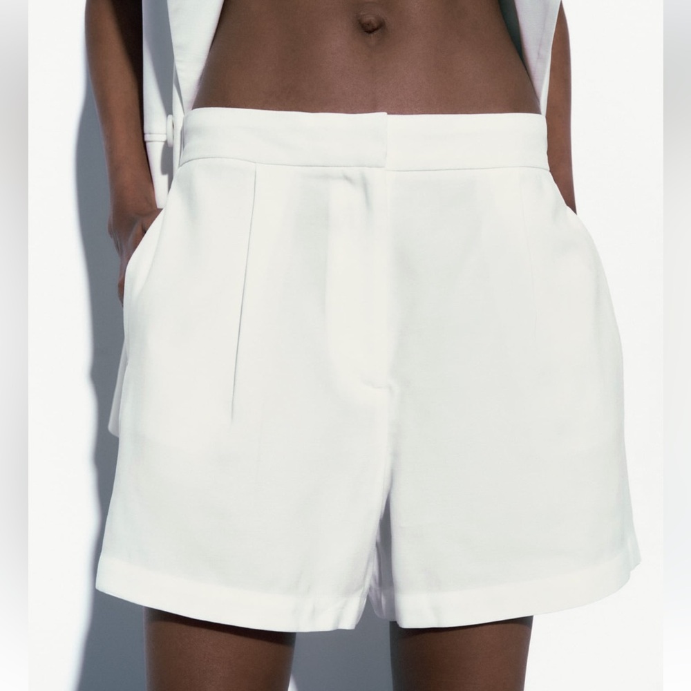 Pleated High Waist White shorts